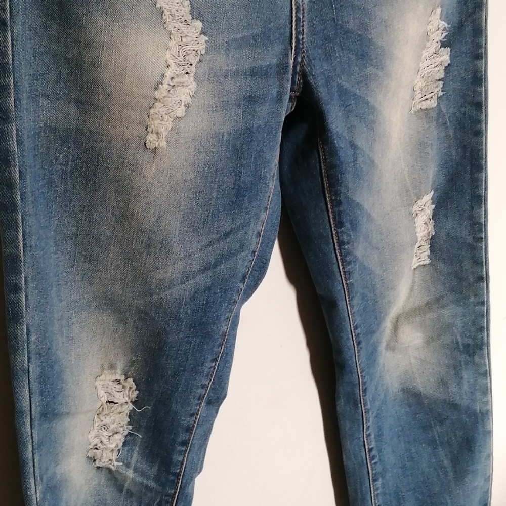 Distressed jeans - Picture 4 of 5